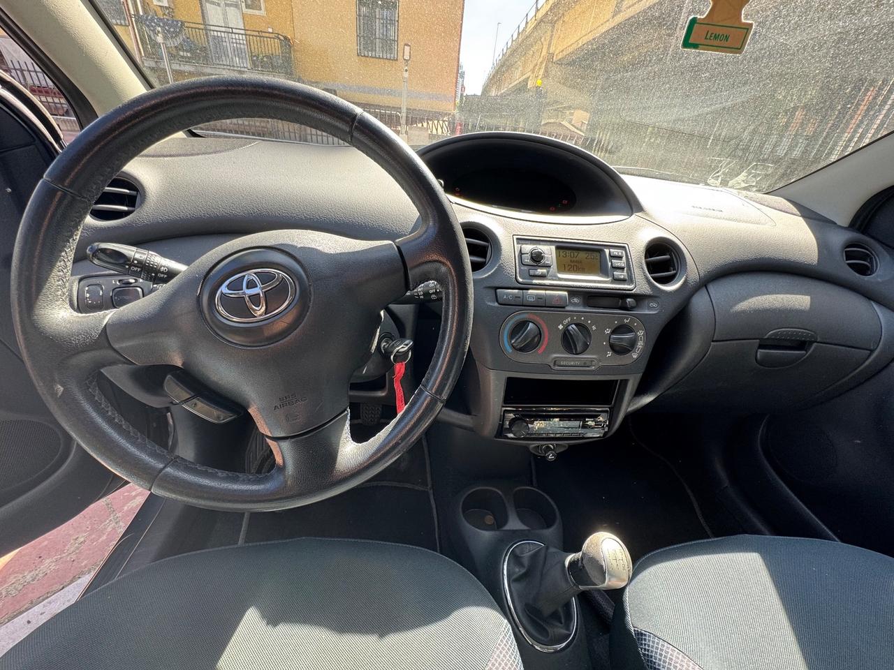 Toyota Yaris 1.0i 16V cat 5 porte Sol