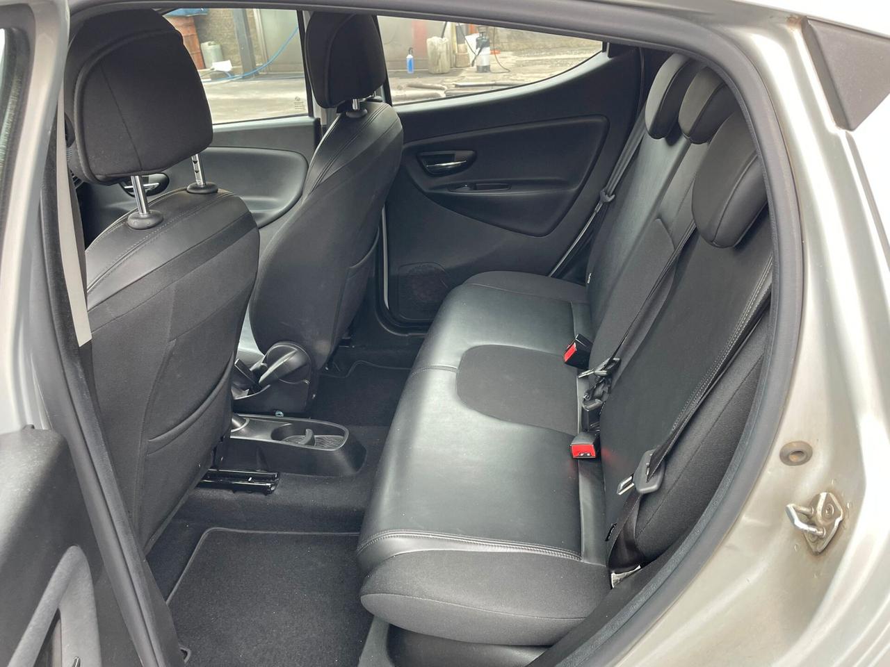 Lancia Ypsilon 1.2 69 CV 5 porte S&S Platinum