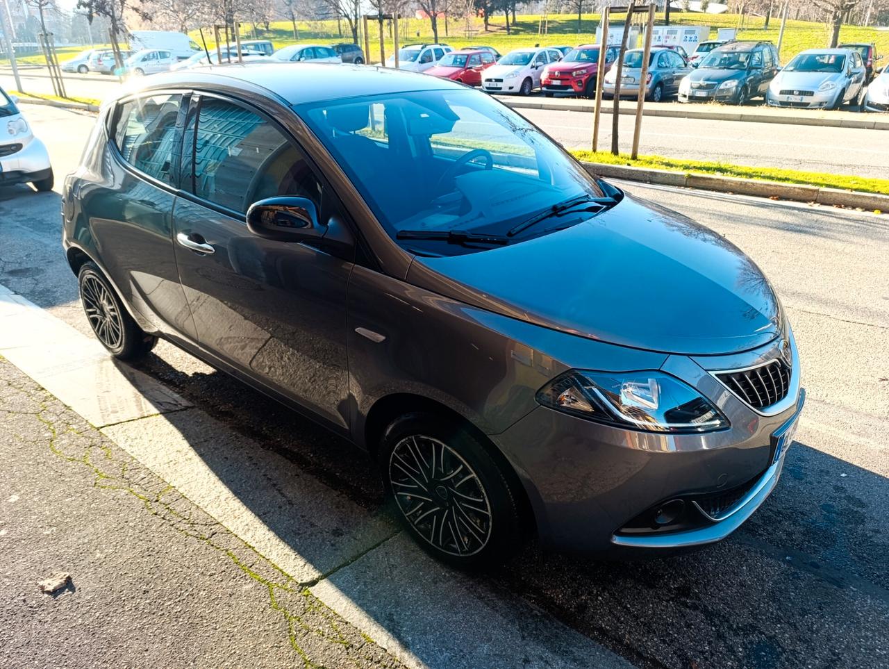Lancia Ypsilon 1.0 S&S Hybrid Gold --6000 km--