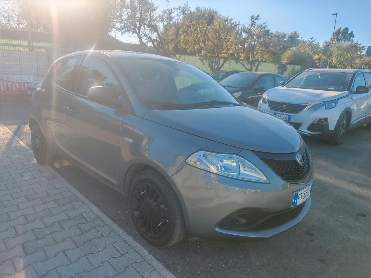 Lancia Ypsilon 1.2 69 CV 5 porte Elefantino Blu