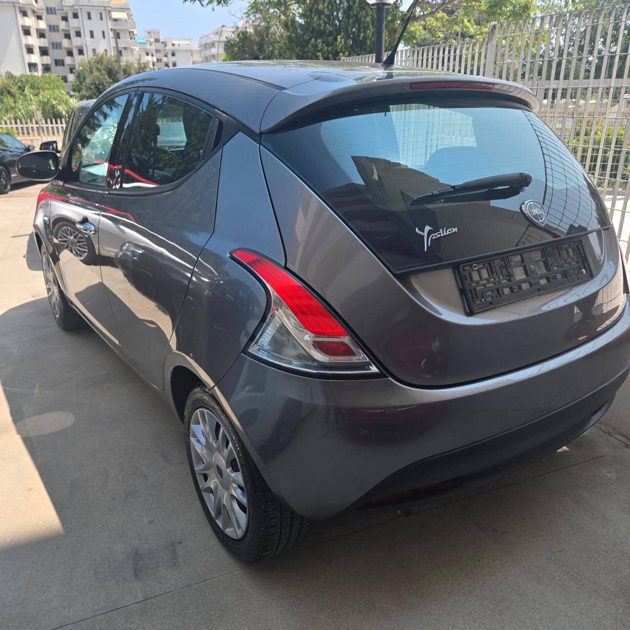 Lancia Ypsilon 1.2 69 CV 5 porte S&S Silver