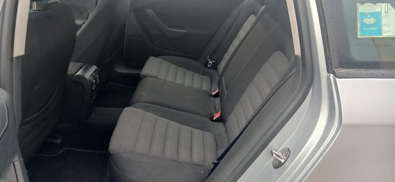 Volkswagen Passat 2.0 TDI SW Highline - 2007