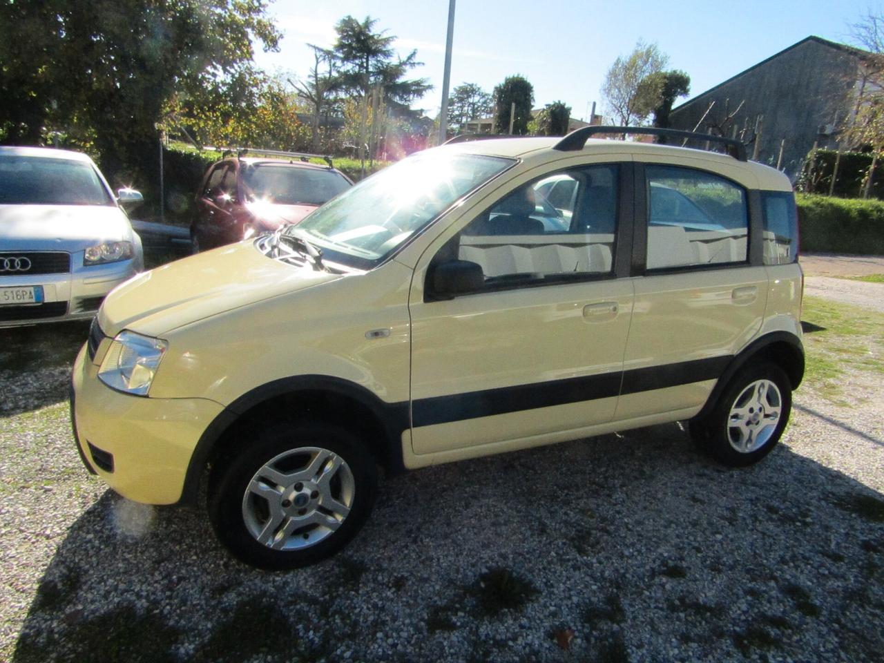 Fiat Panda 1.2 4x4 con GANCIO Traino