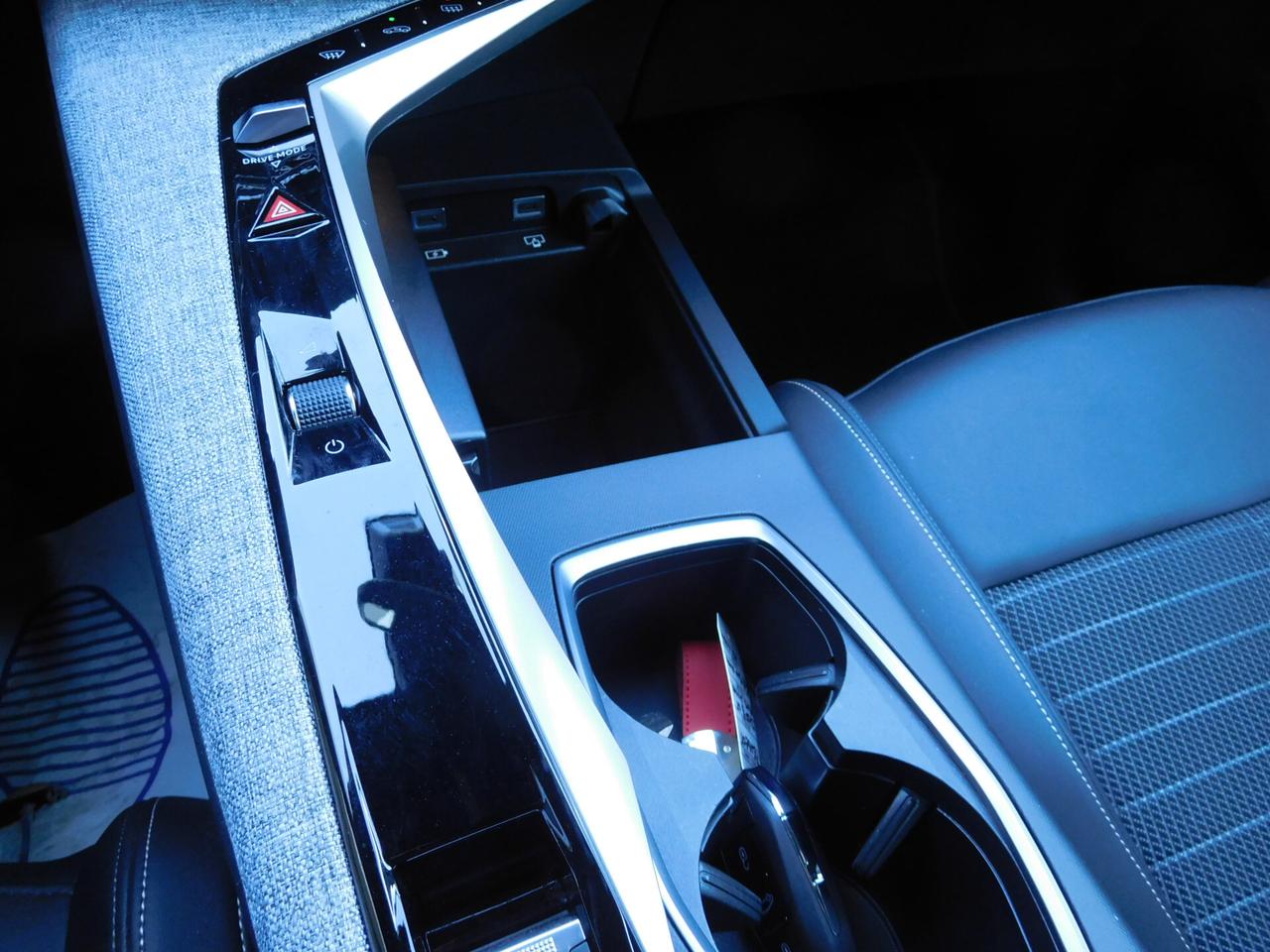 Peugeot 3008 Hybrid 136 e-DCS6 Allure
