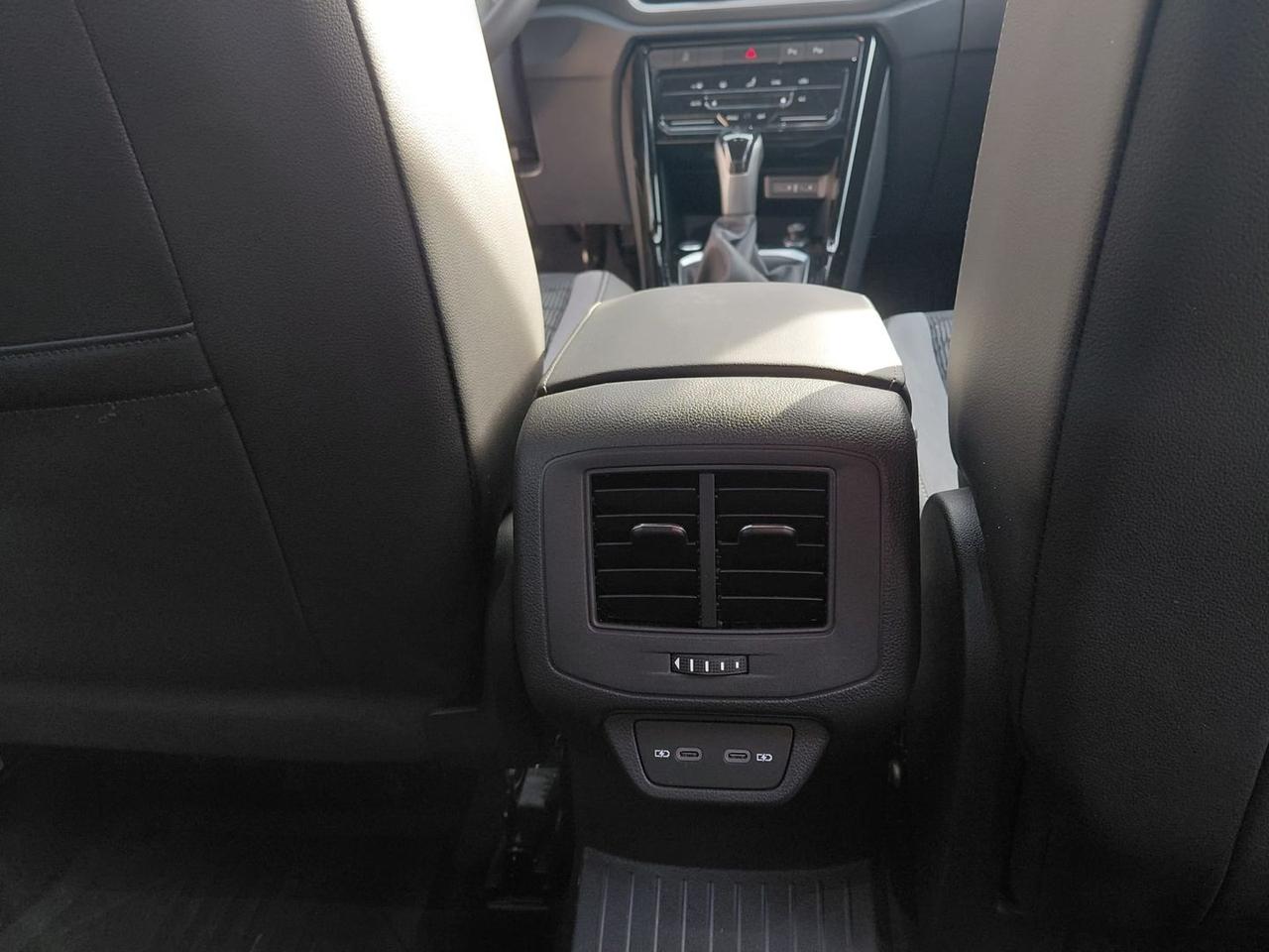 Volkswagen T-Roc EDITION PLUS 1.5 TSI #9332