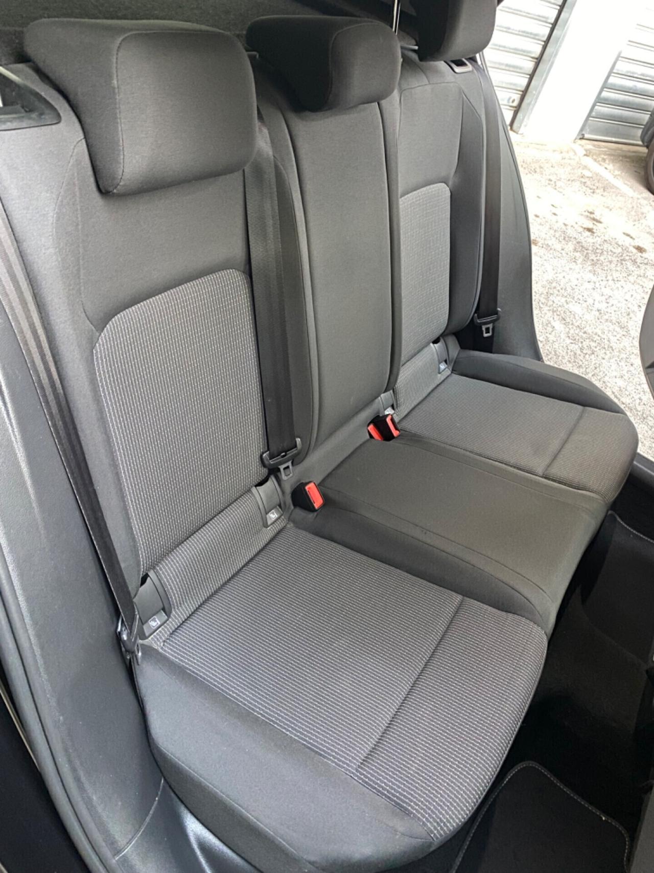 Volkswagen Golf 8 1.0 TSI 90cv - OK NEOPATENTATI
