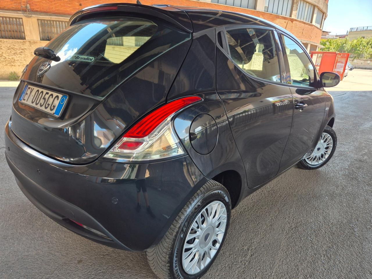 LANCIA Y 900 GAS (METANO) PERFETTA IN TUTTO DEL 2015