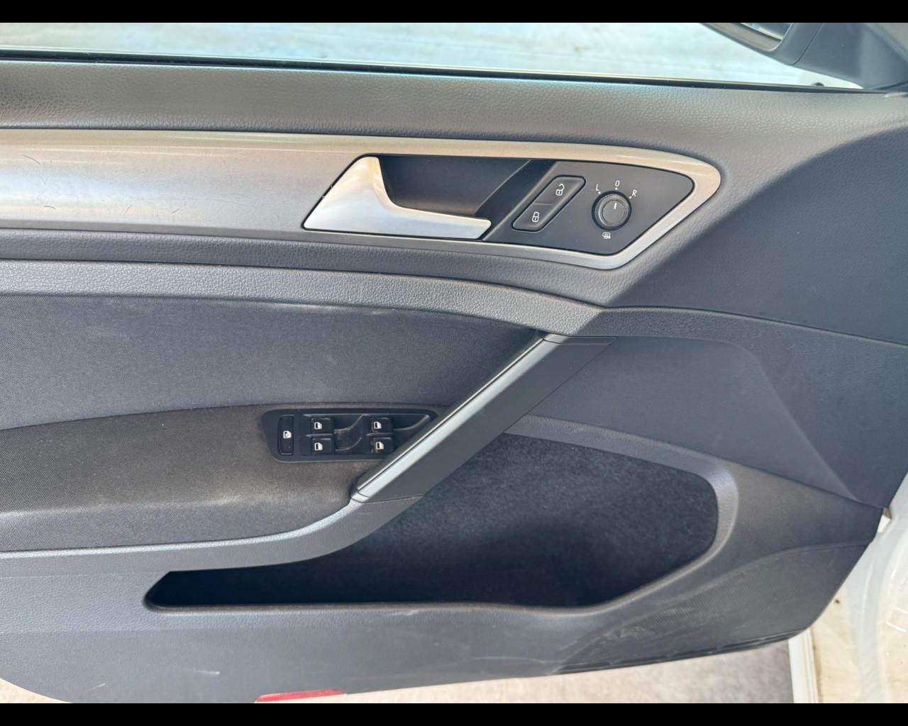 VOLKSWAGEN Golf 7ª serie - Golf 1.4 TGI 5p. Trendline BlueMotion