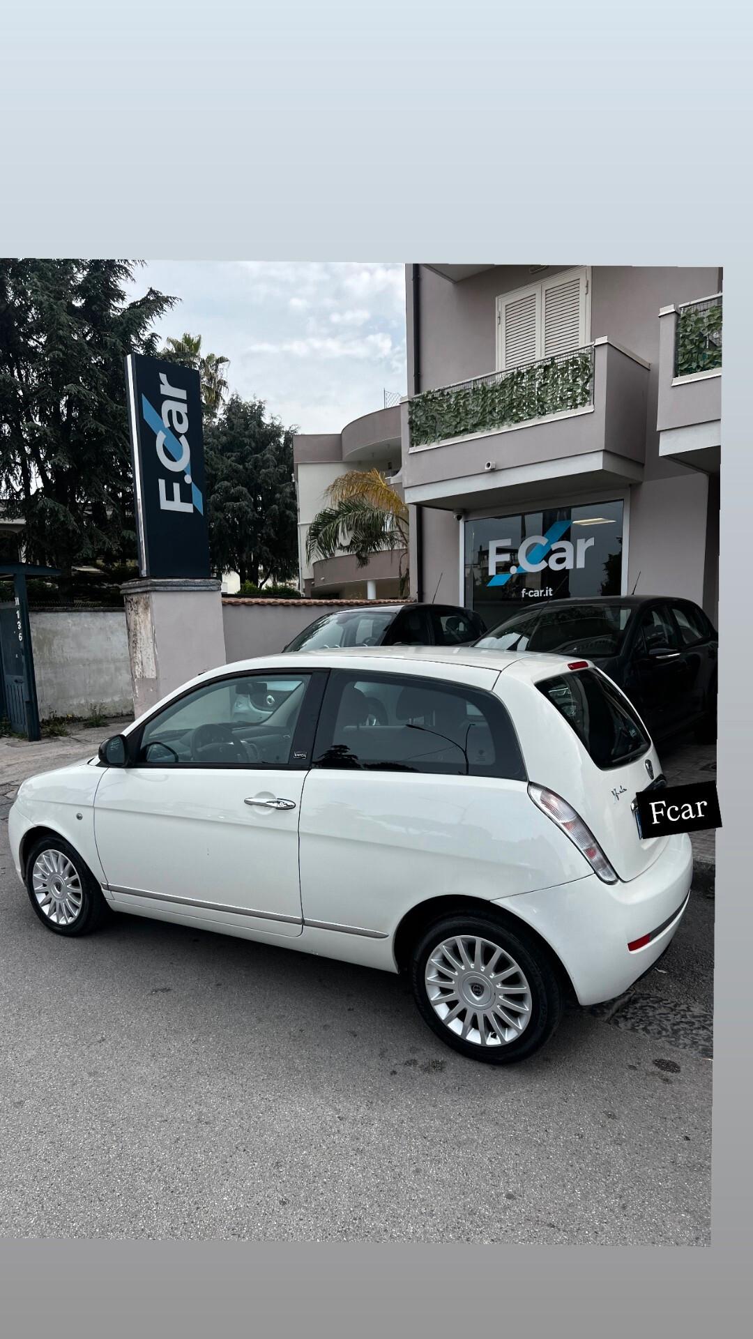 Lancia Ypsilon 1.2 69 CV Unyca