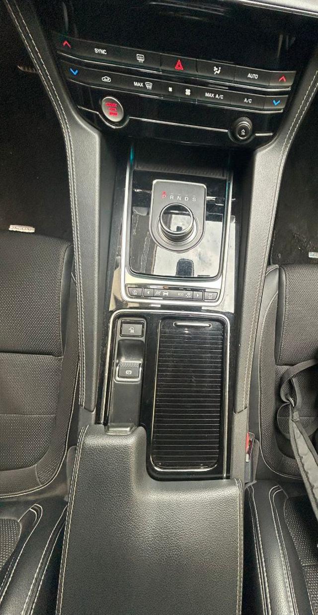 JAGUAR F-Pace 2.0 D 180 CV aut. R-Sport