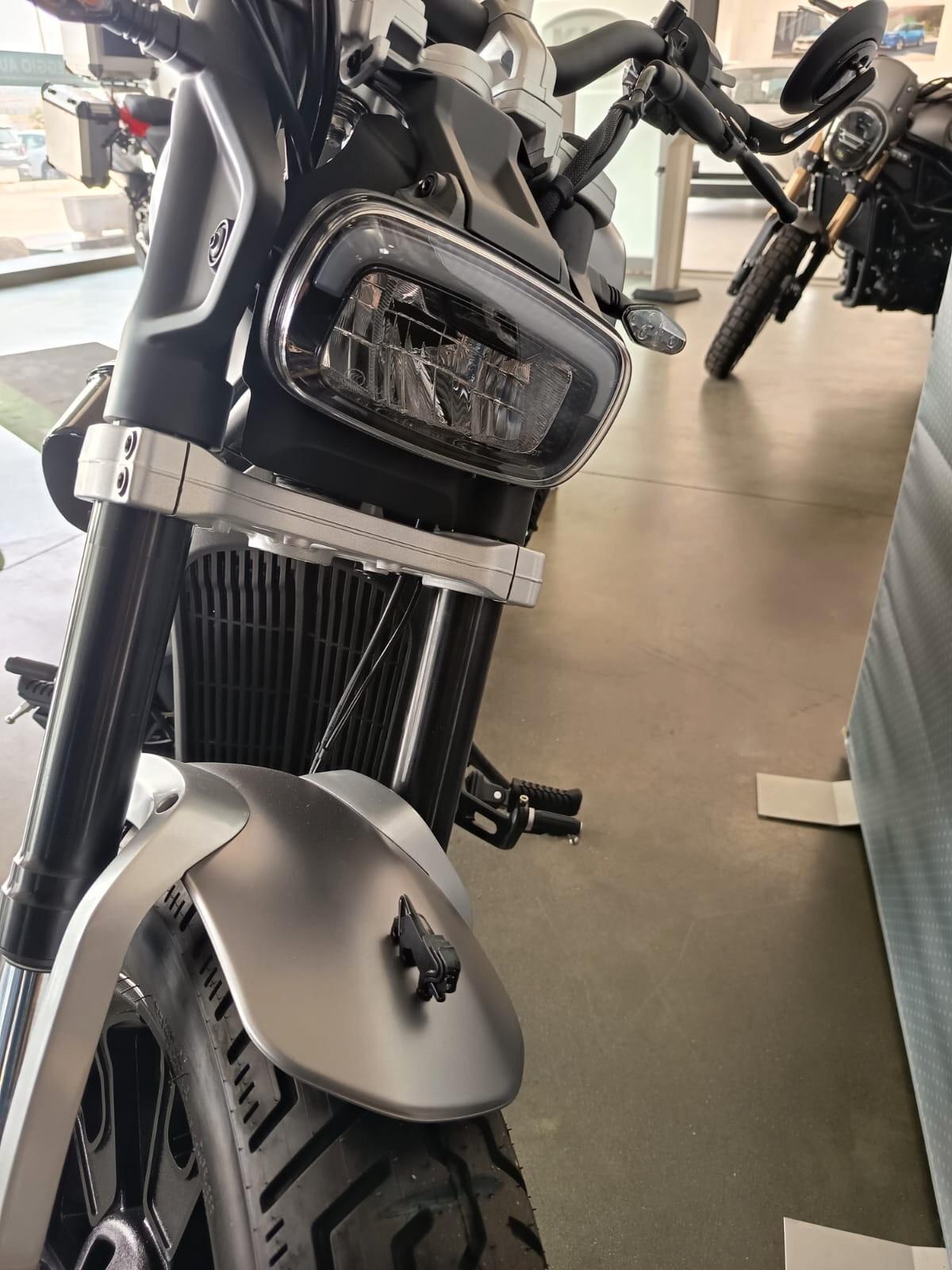 Benelli Leoncino 400 BOBBER