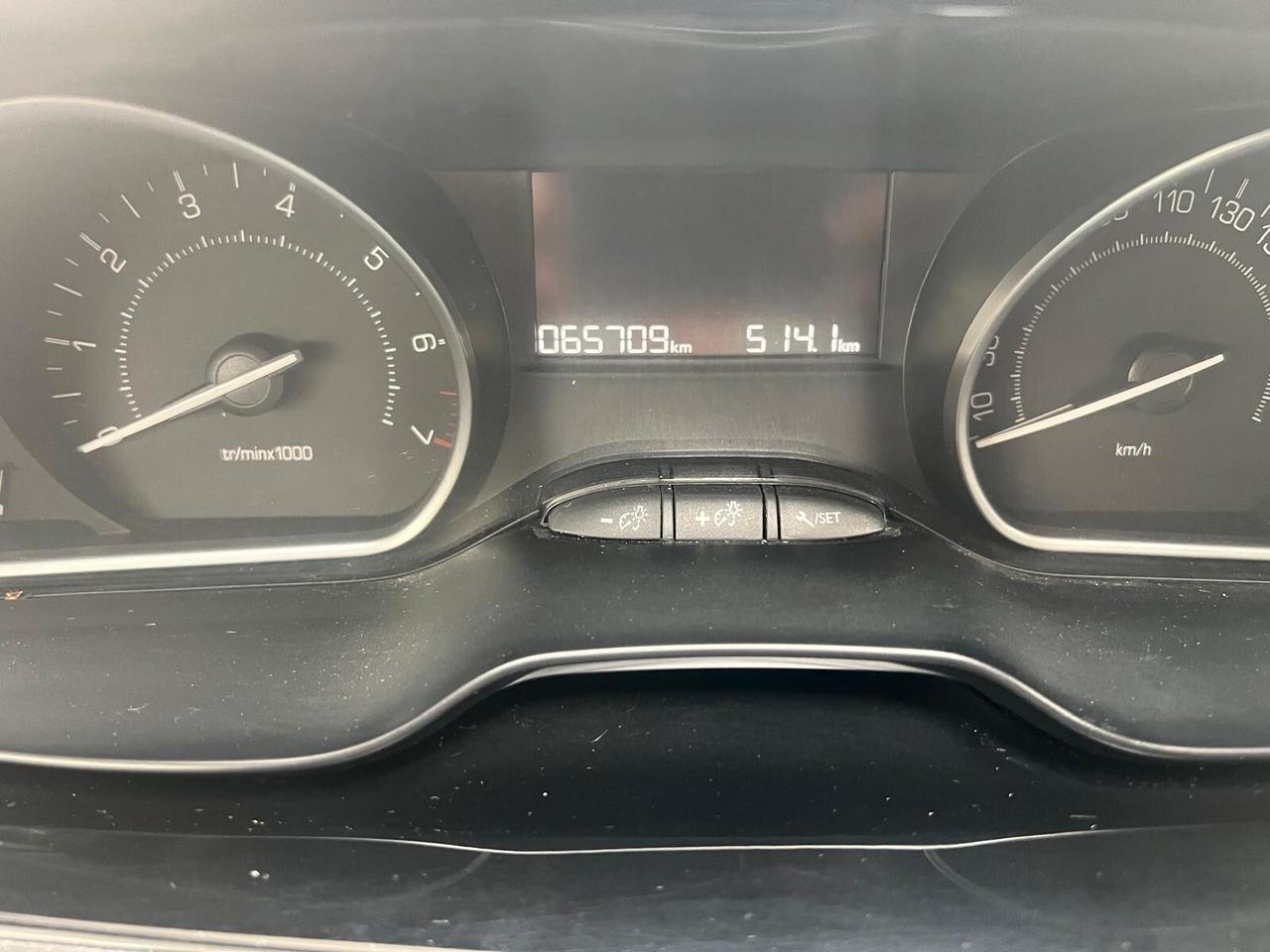 Peugeot 208 PureTech 82 5 porte Allure NEOPATENTATI