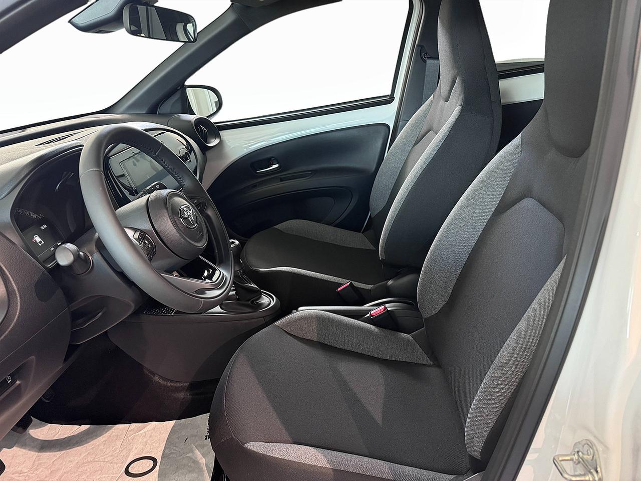 TOYOTA Aygo X 1.0B ACTIVE MT - MY24