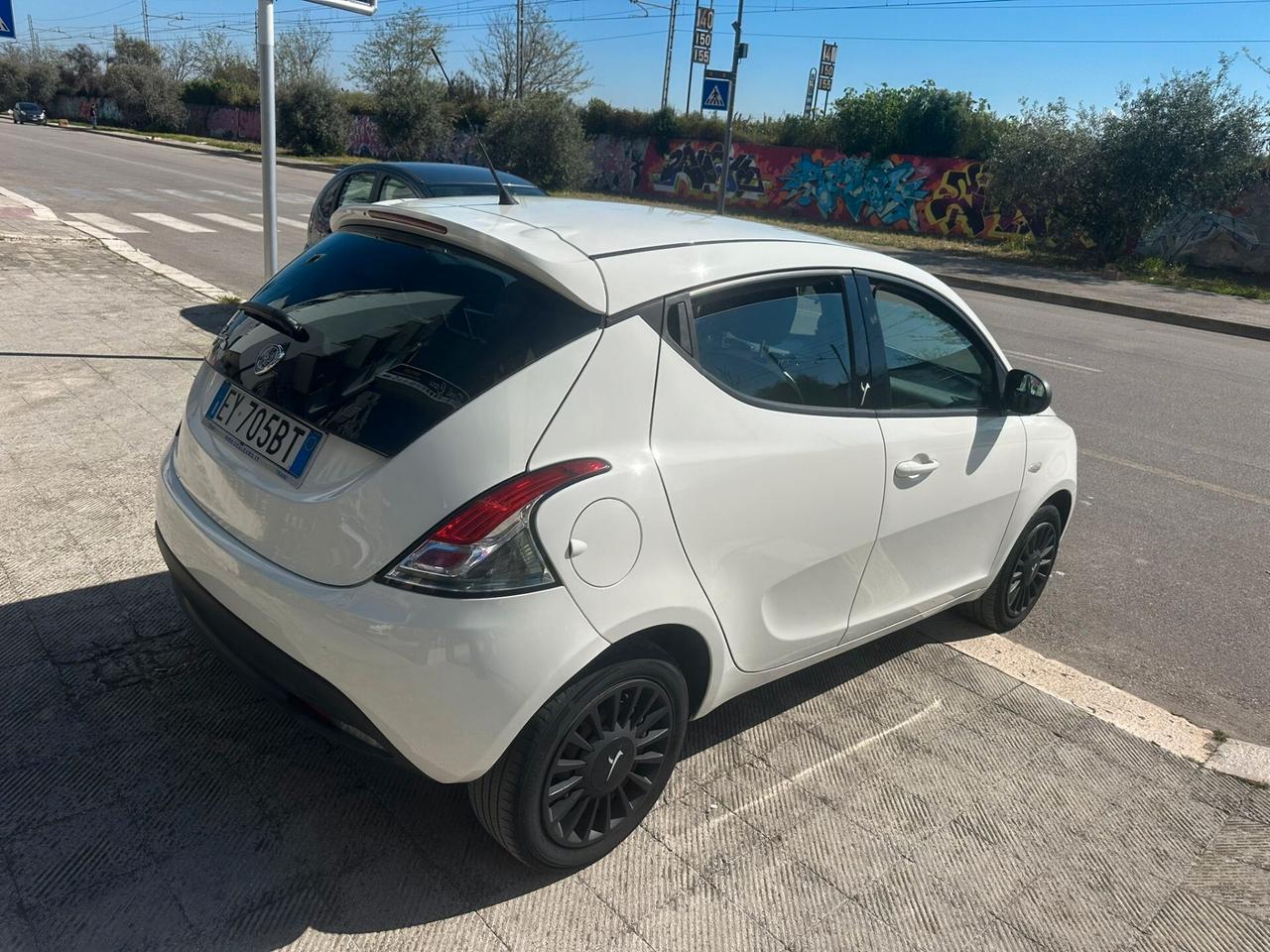 Lancia Ypsilon 1.2 69 CV 5 porte Silver