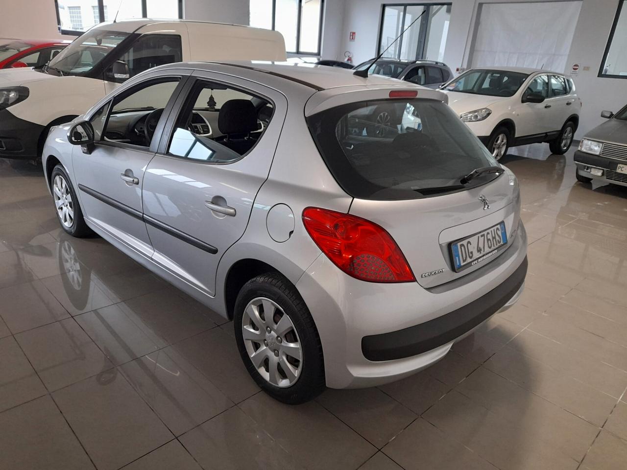 Peugeot 207 1.4 8V 75CV 5p. ONE Line