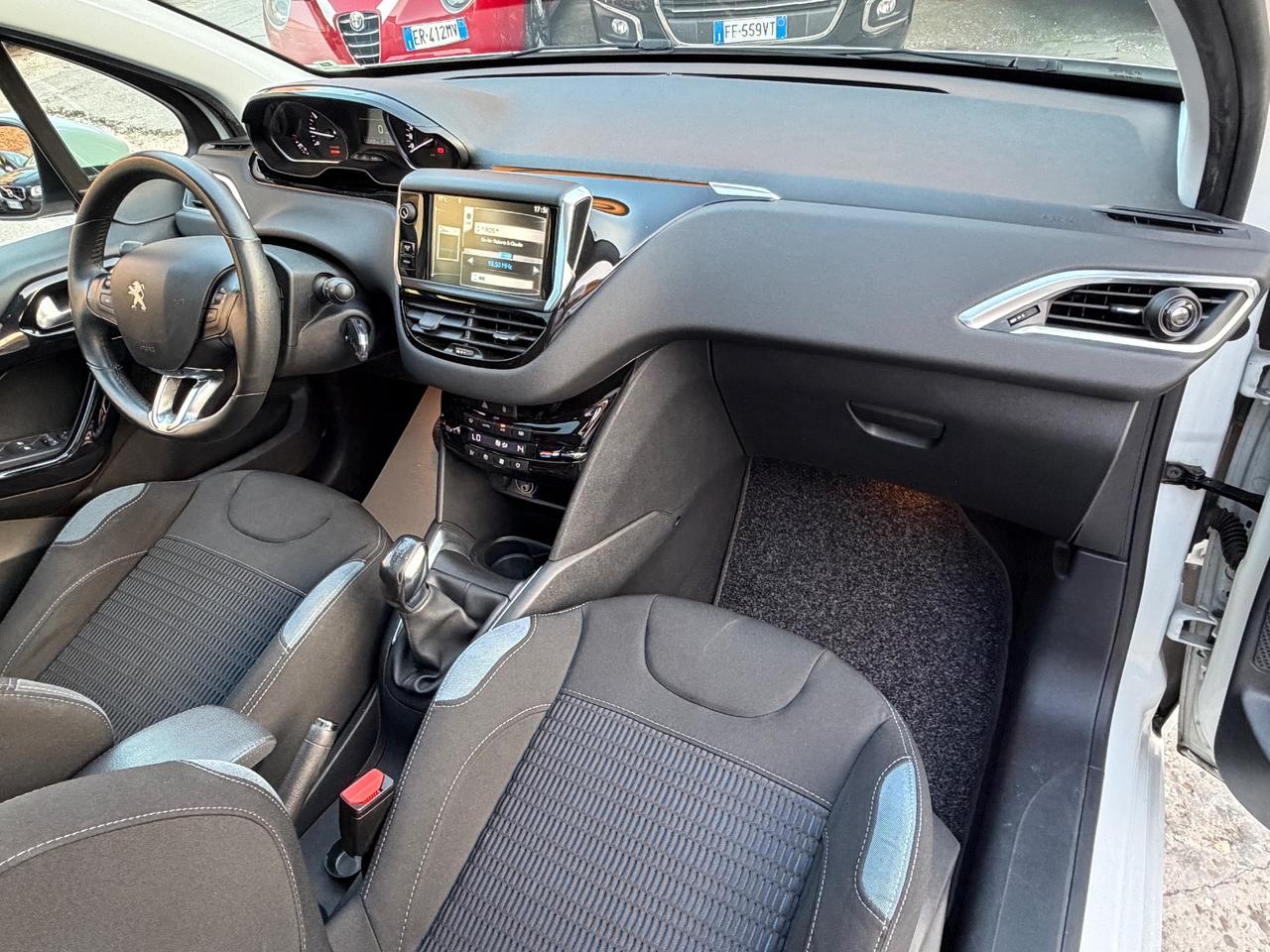 Peugeot 208 PureTech 82 5 porte Allure