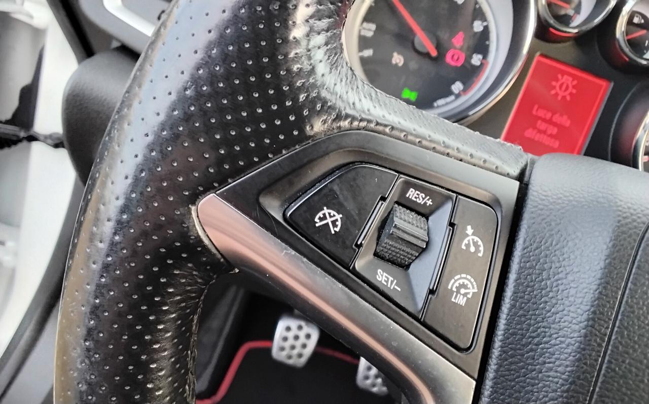 Opel Astra 2.0 BiTurbo CDTI 195CV S&S 5 porte