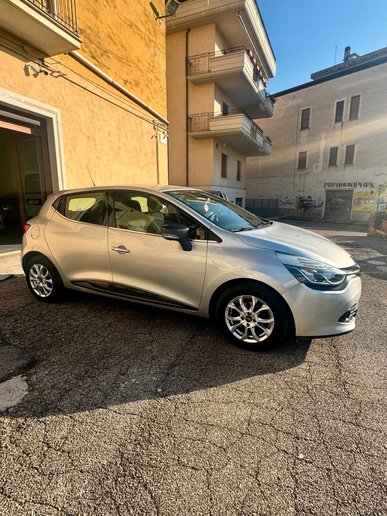Renault Clio 1.2 75CV 5 porte Zen