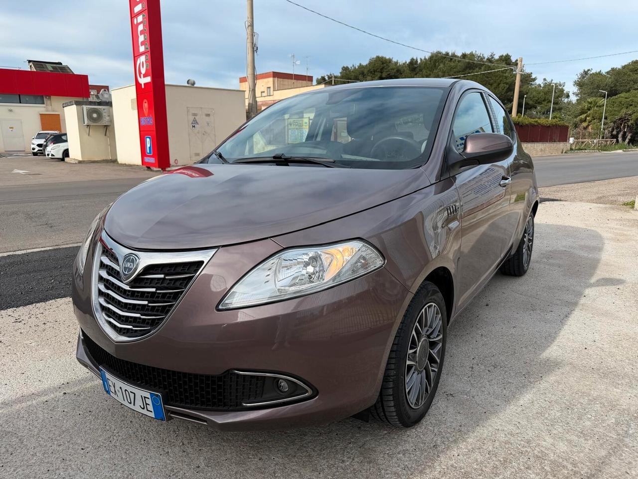 Lancia Ypsilon 1.2 BENZ - 69 CV - 5 porte