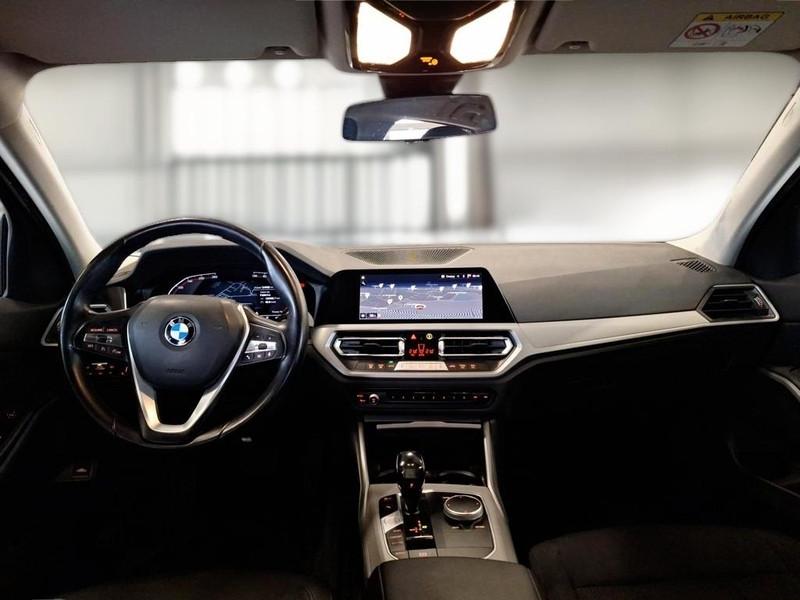 BMW 318 48V Business Advantage Touring auto