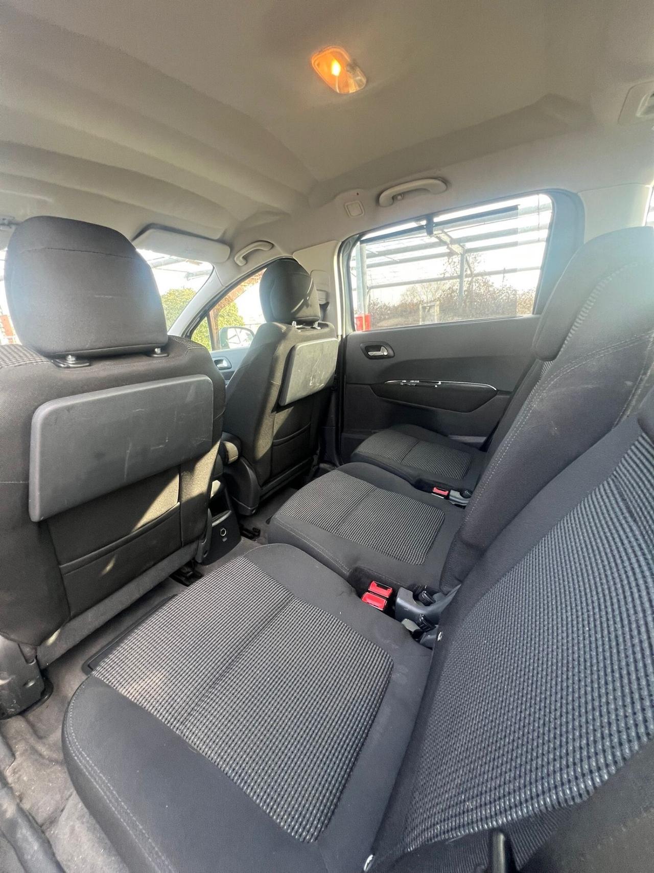 Peugeot 5008 2.0 HDi 150CV Business