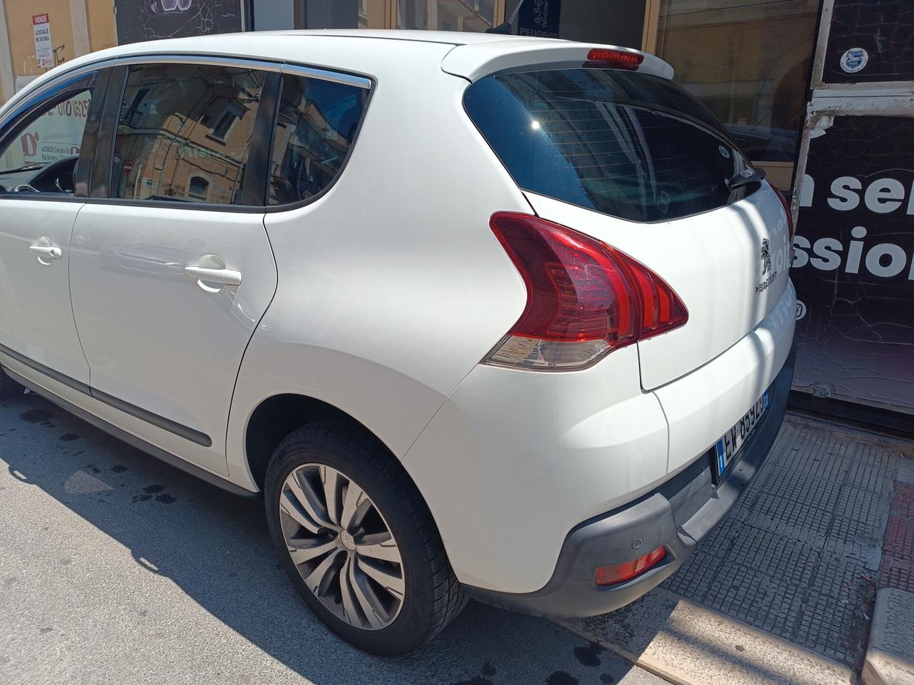Peugeot 3008 1.6 e-HDi 115CV CAMBIO AUTOMATICO FULL
