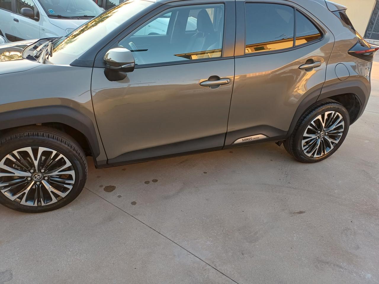 Toyota Yaris Cross 1.5 4WD-i(TETTO PANORAMICO)