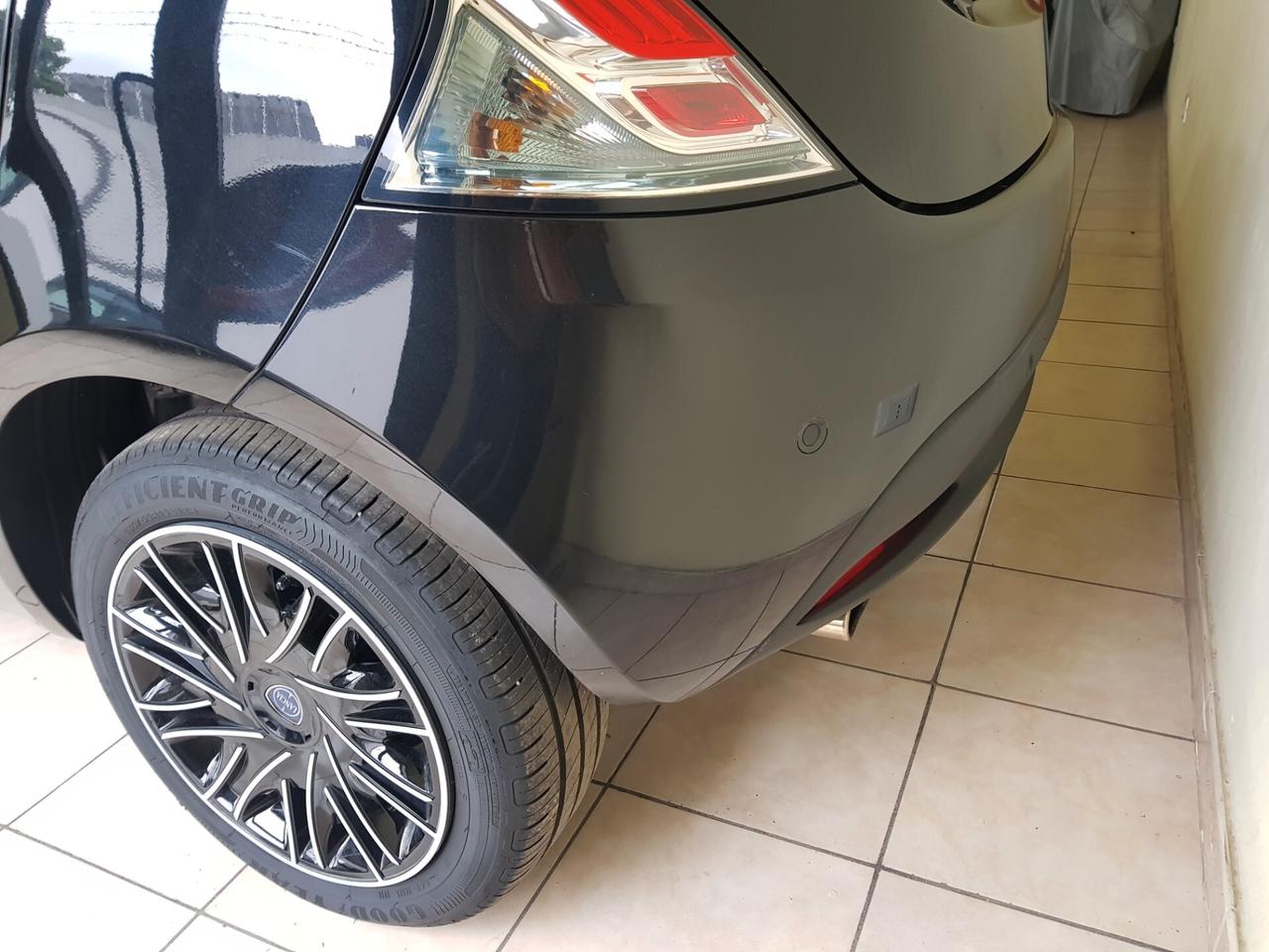 Lancia Ypsilon 1.0 FireFly 5 porte S&S Hybryd Gold