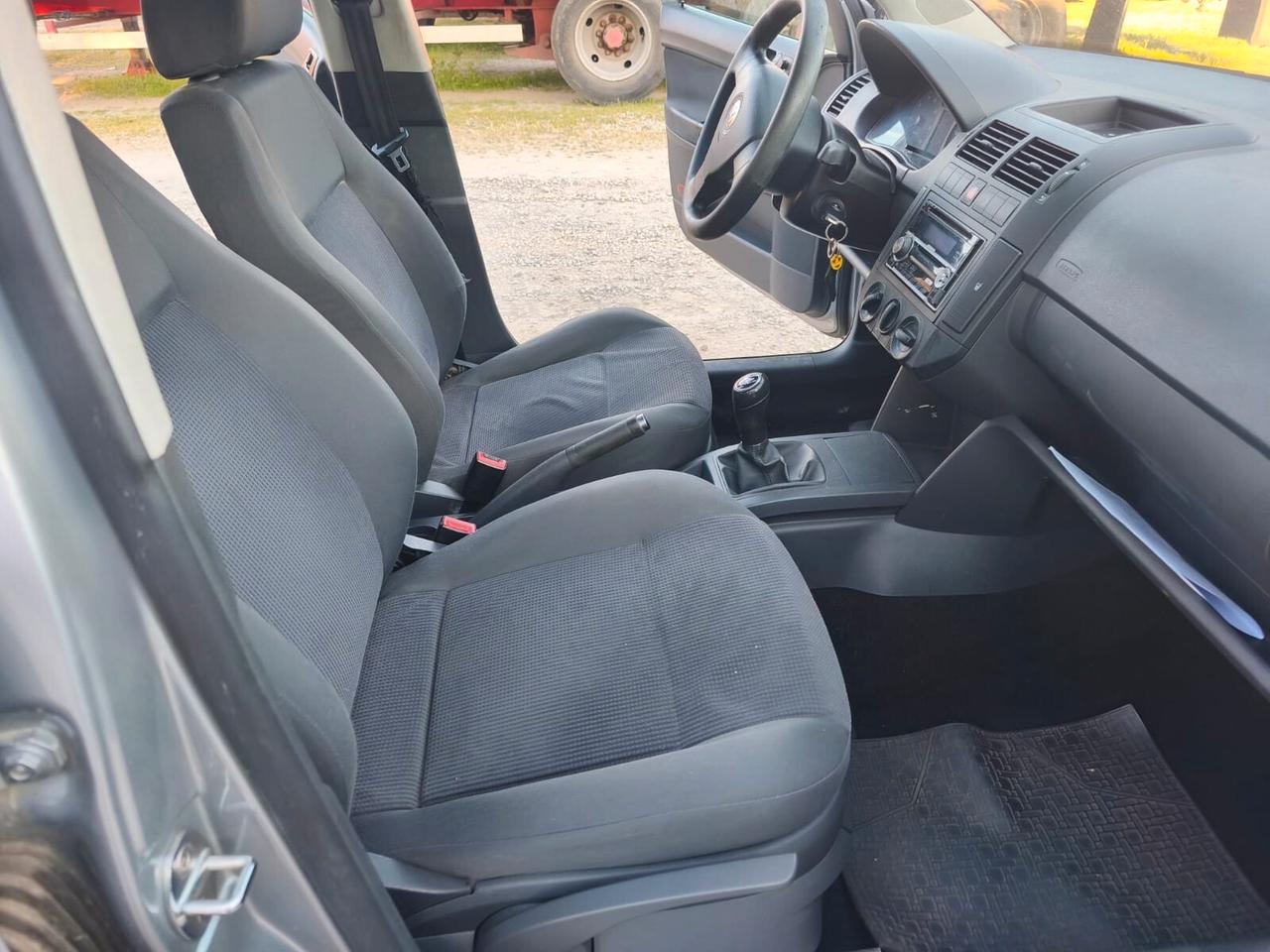 Volkswagen Polo 2007---1.4 Benzina Neopatentati