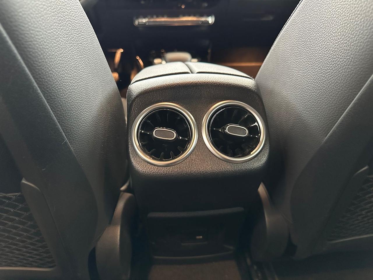 Mercedes-Benz CLA 180 Sport CLA 180 D