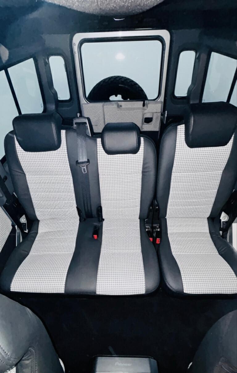 Land Rover Defender 110 (2009) – Edizione Custom Silver & Black