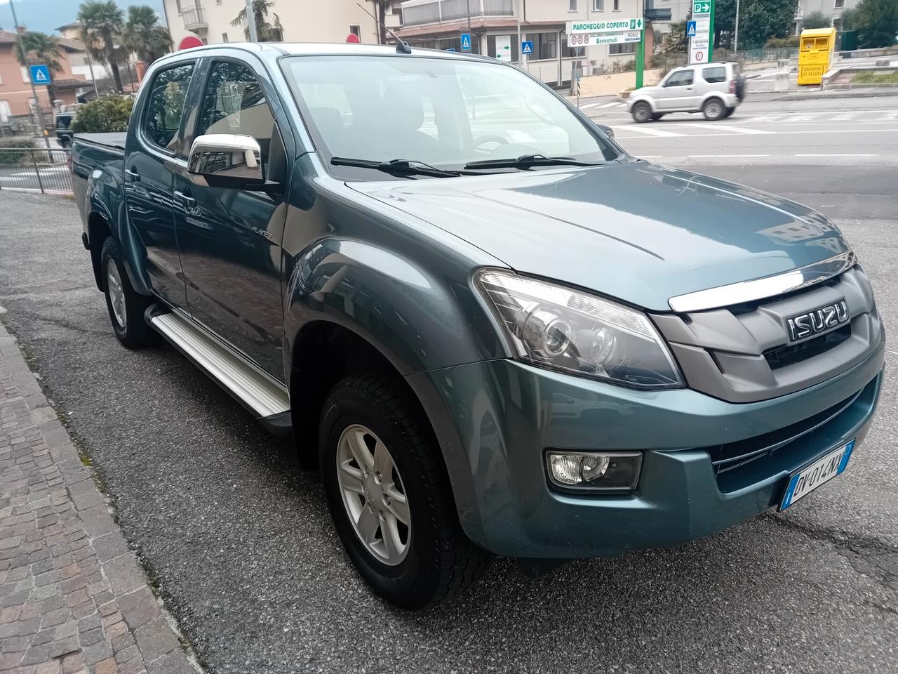 Isuzu D-Max 2.5 Crew Cab Solar 4WD