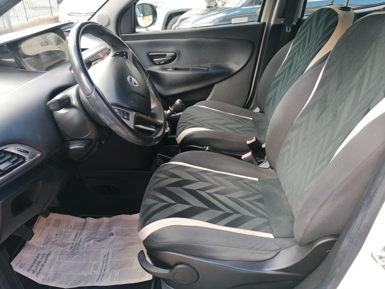 Lancia Ypsilon 1.2 69 CV 5 porte Gold