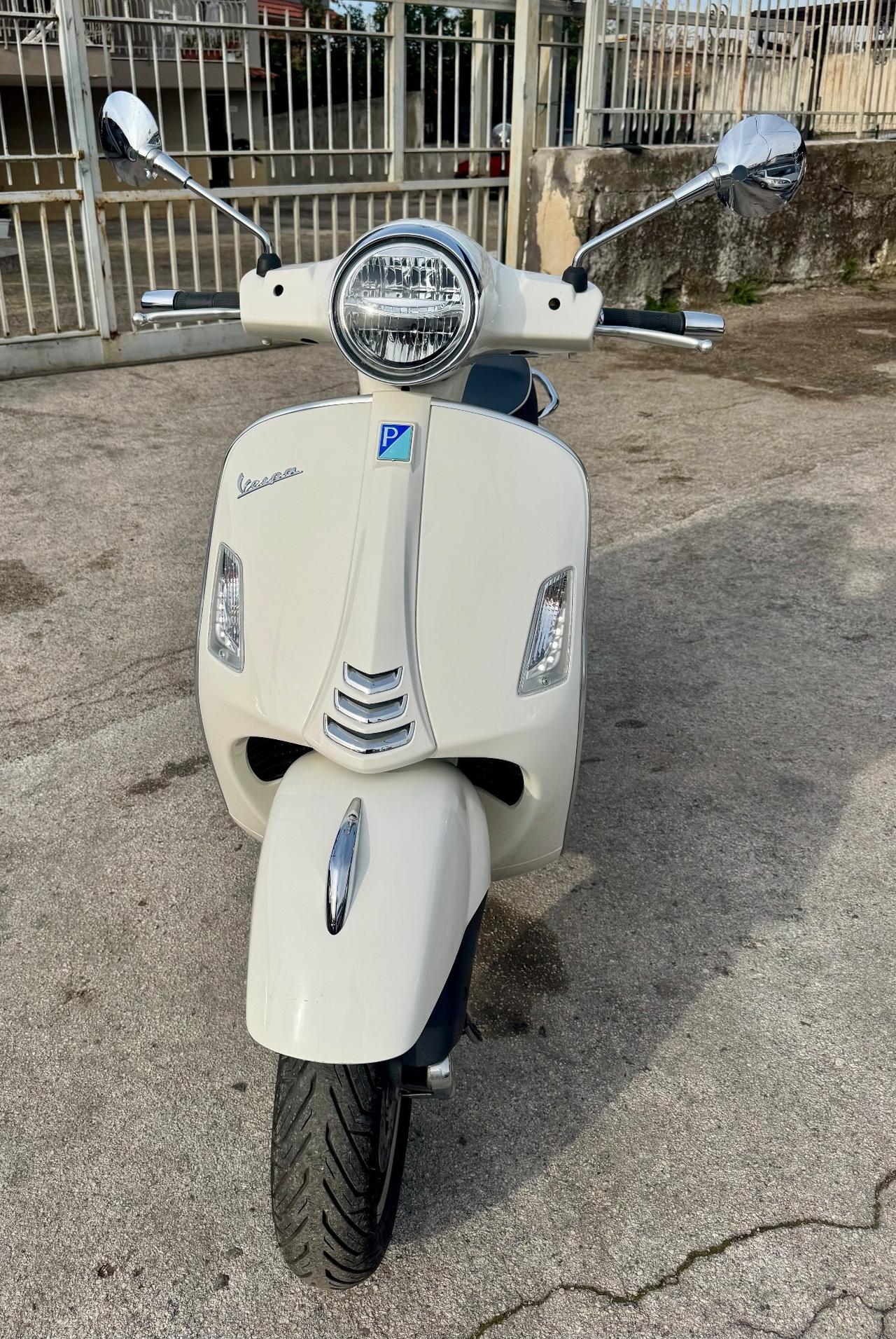 Piaggio Vespa 300 GTS SUPER