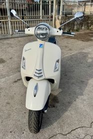 Piaggio Vespa 300 GTS SUPER
