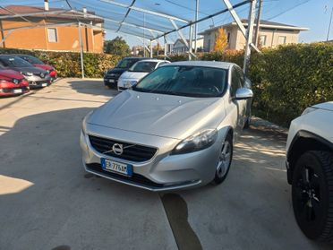 Volvo V40 D2 1.6 R-design Kinetic