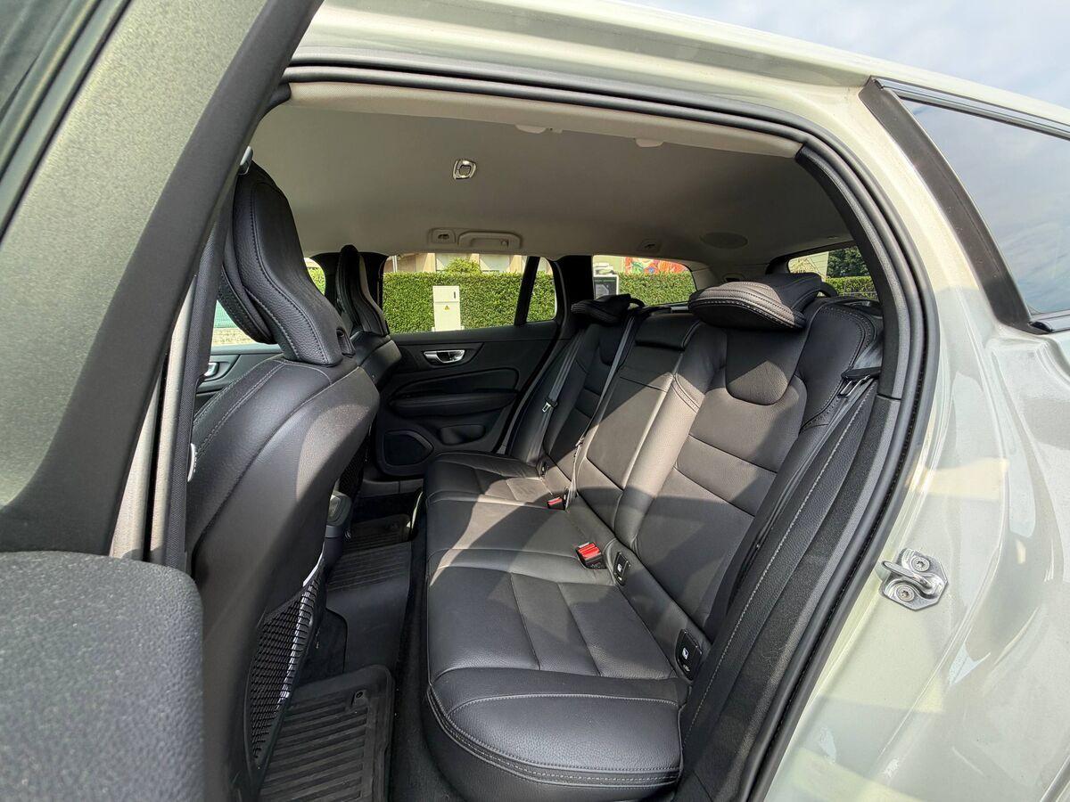 Volvo V60 2.0 b4 Business Pro awd auto
