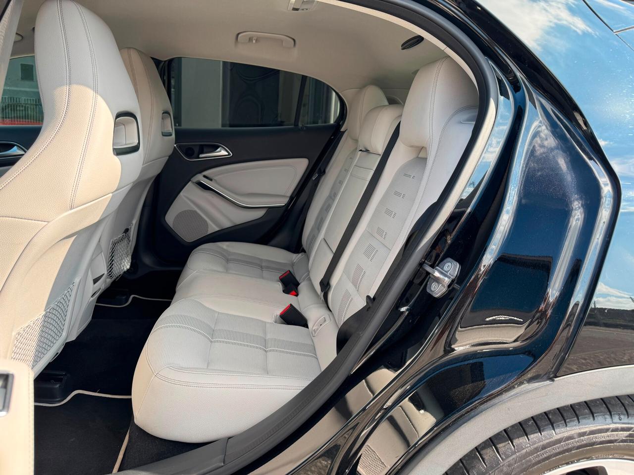 Mercedes GLA 180 Premium Plus