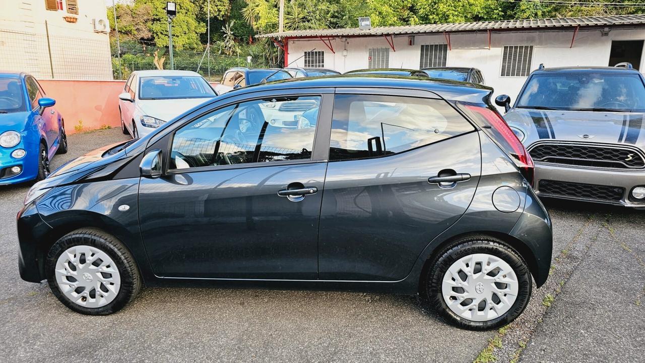 Toyota Aygo Connect 1.0 VVT-i 72 CV 5 porte x-play