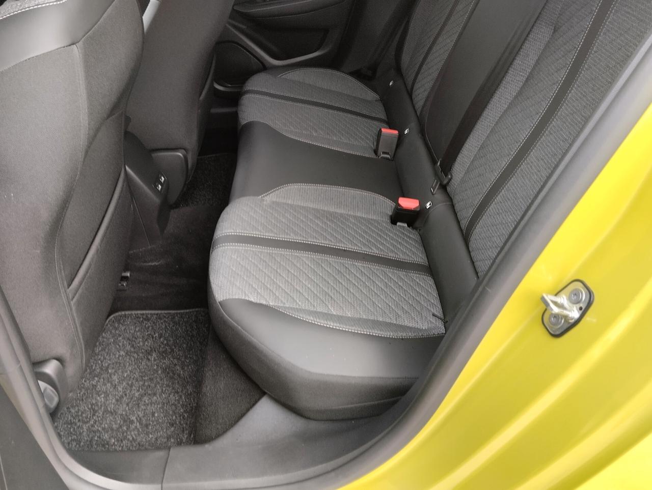 Peugeot 208 motore elettrico 136 CV 5 porte E-Style