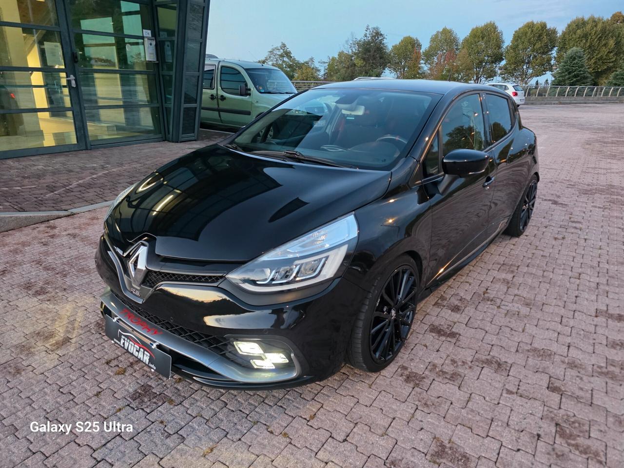 Clio rs trophy cv 220 valutiamo usato