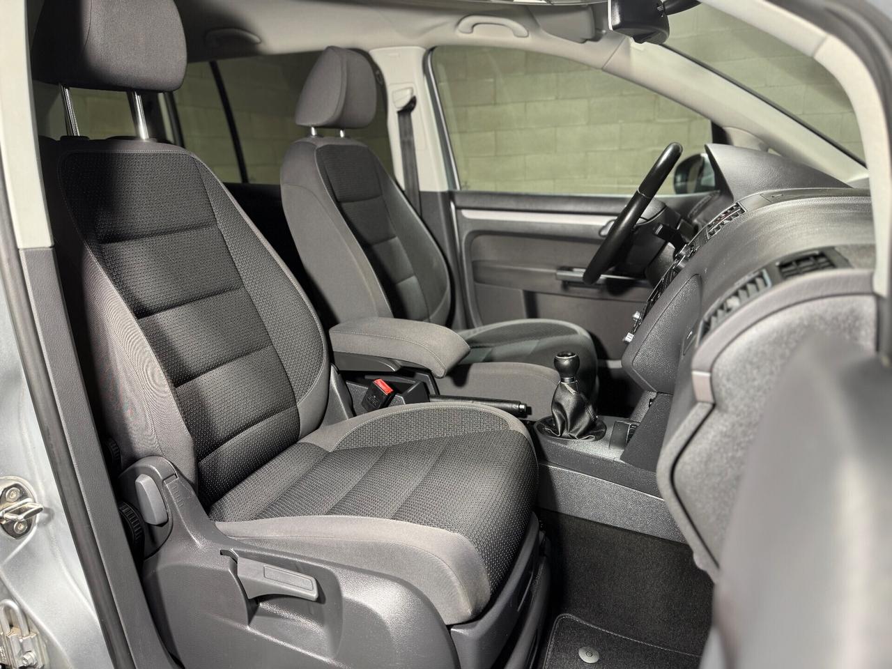 Volkswagen Touran 1.6 TDI 7 POSTI NEOPATENTATI