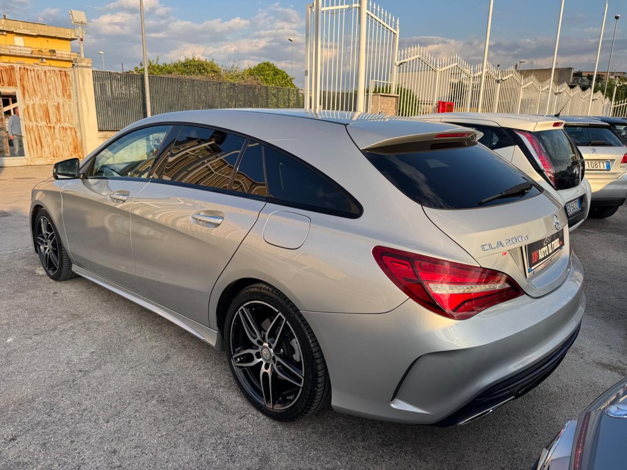 Mercedes-benz CLA 200d Premium Amg SHOOTING BACK