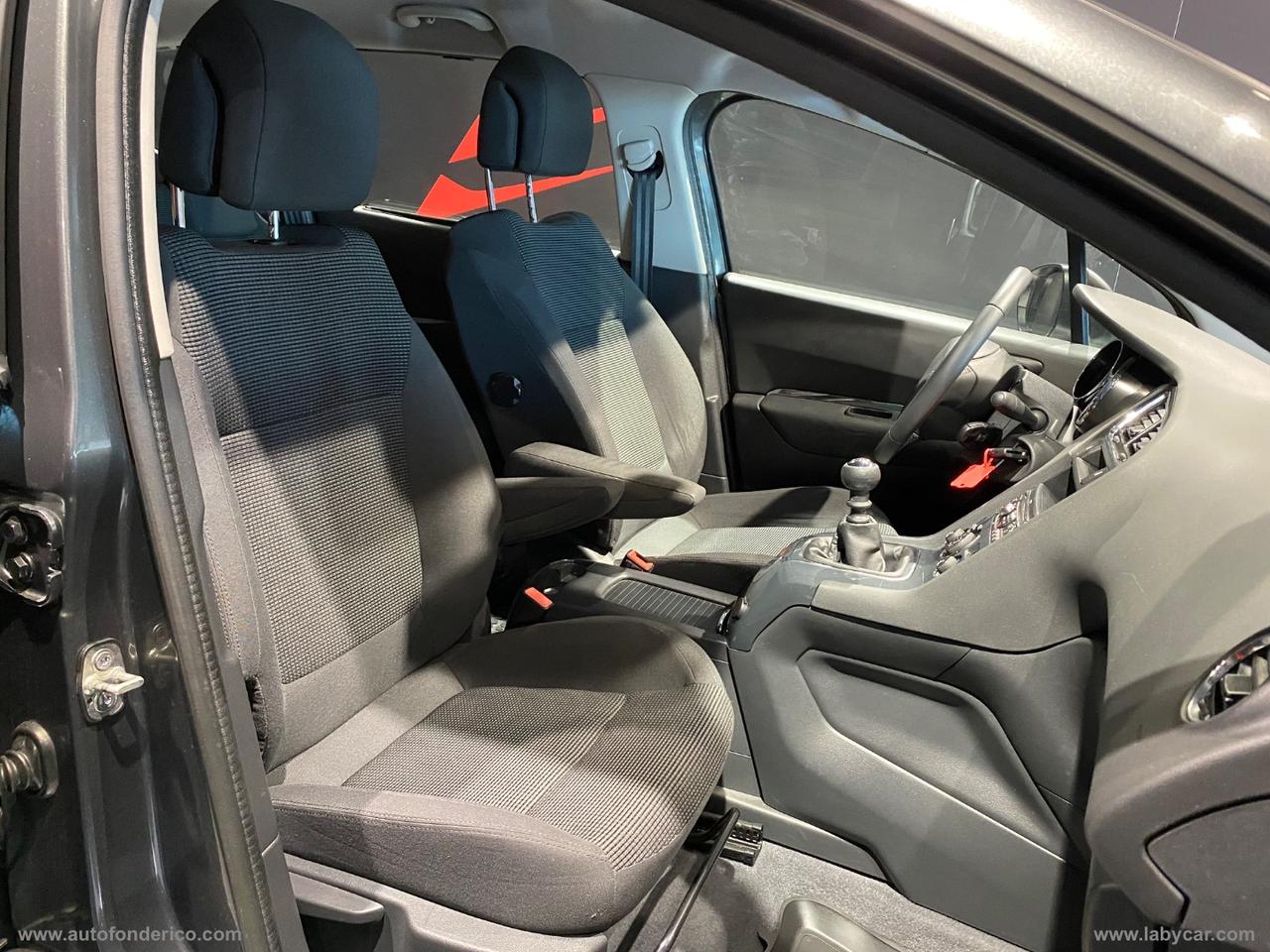 PEUGEOT 5008 1.6 HDi 115 CV Business