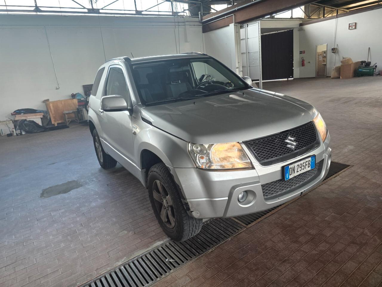 Suzuki Grand Vitara 1.9D 3 porte gancio traino