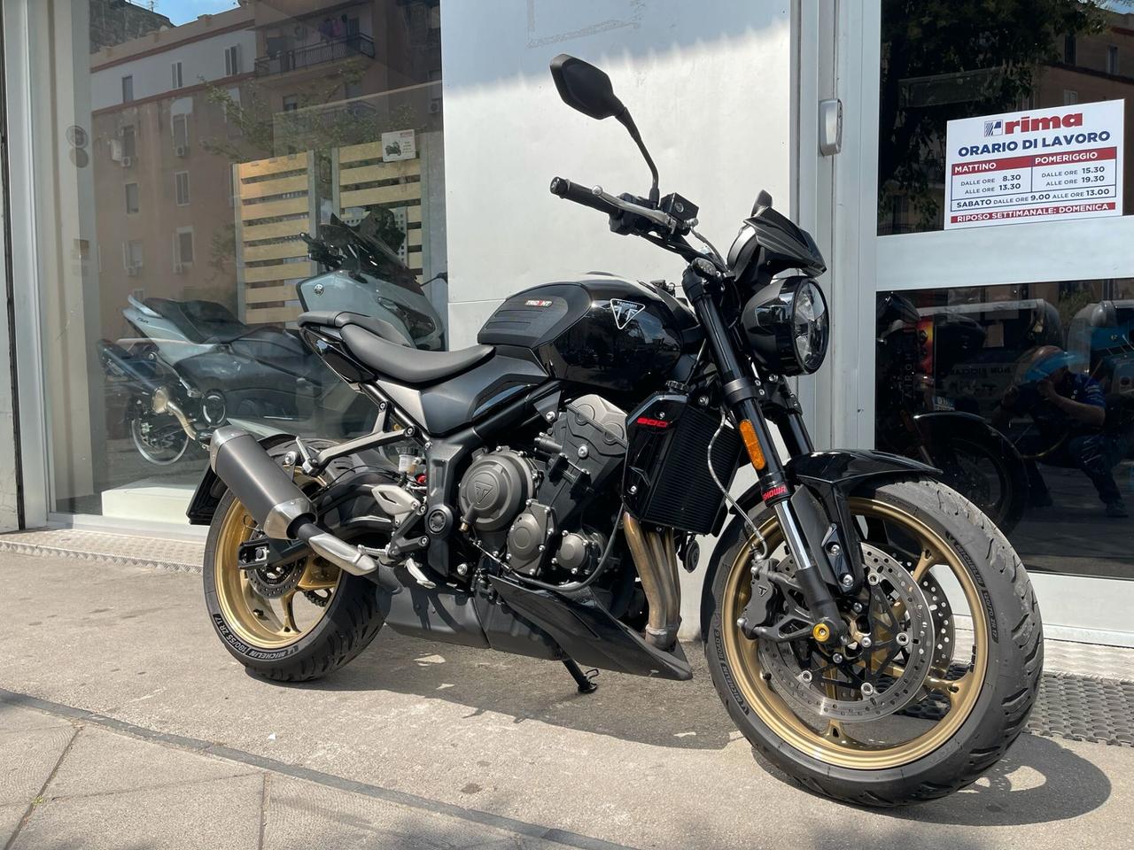 Triumph Trident 900