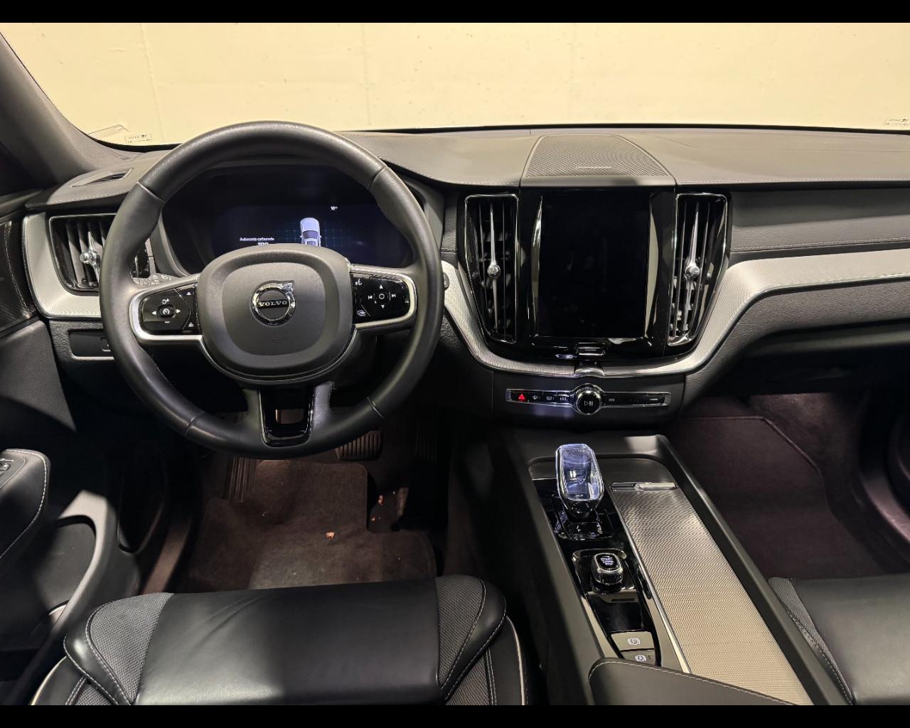 VOLVO XC60 B4 DIESEL AWD PLUS DARK AUTO
