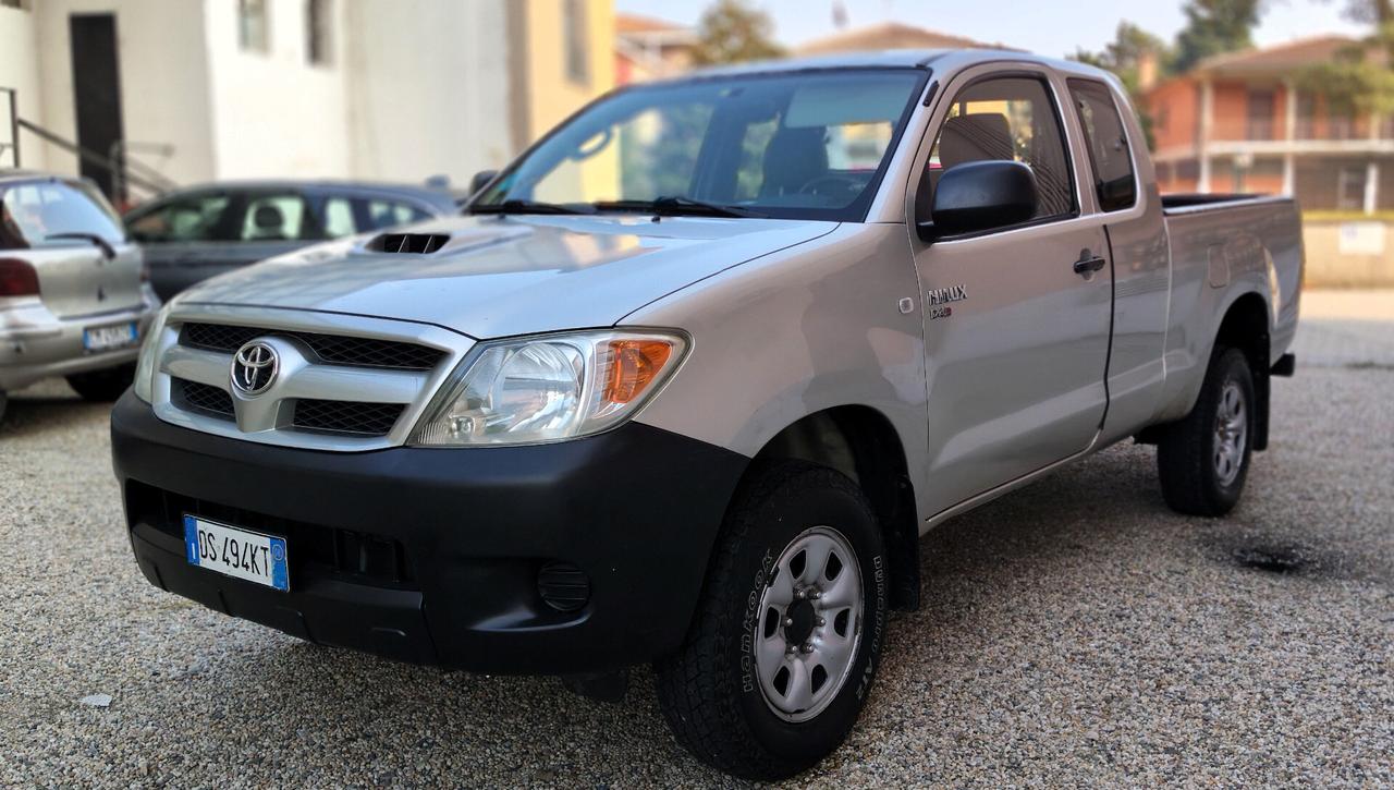 Toyota Hilux 2.5 D-4D 4WD Extra Cab PICK UP