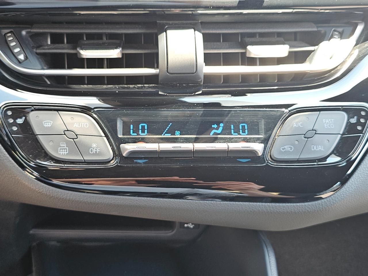 Toyota C-HR 1.8 Hybrid E-CVT Business