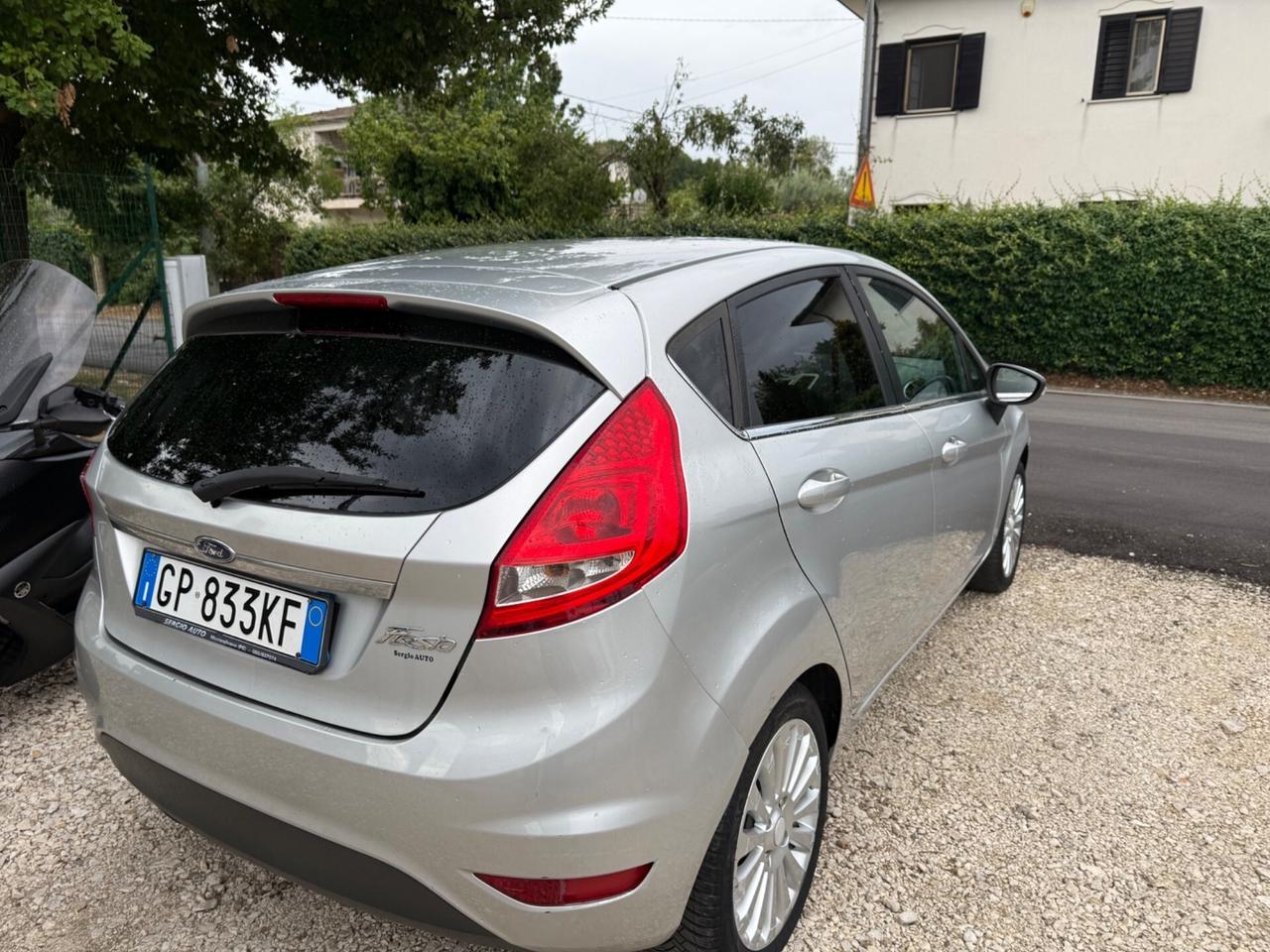 Ford Fiesta 1.4 5 porte GPL Titanium neopatentati